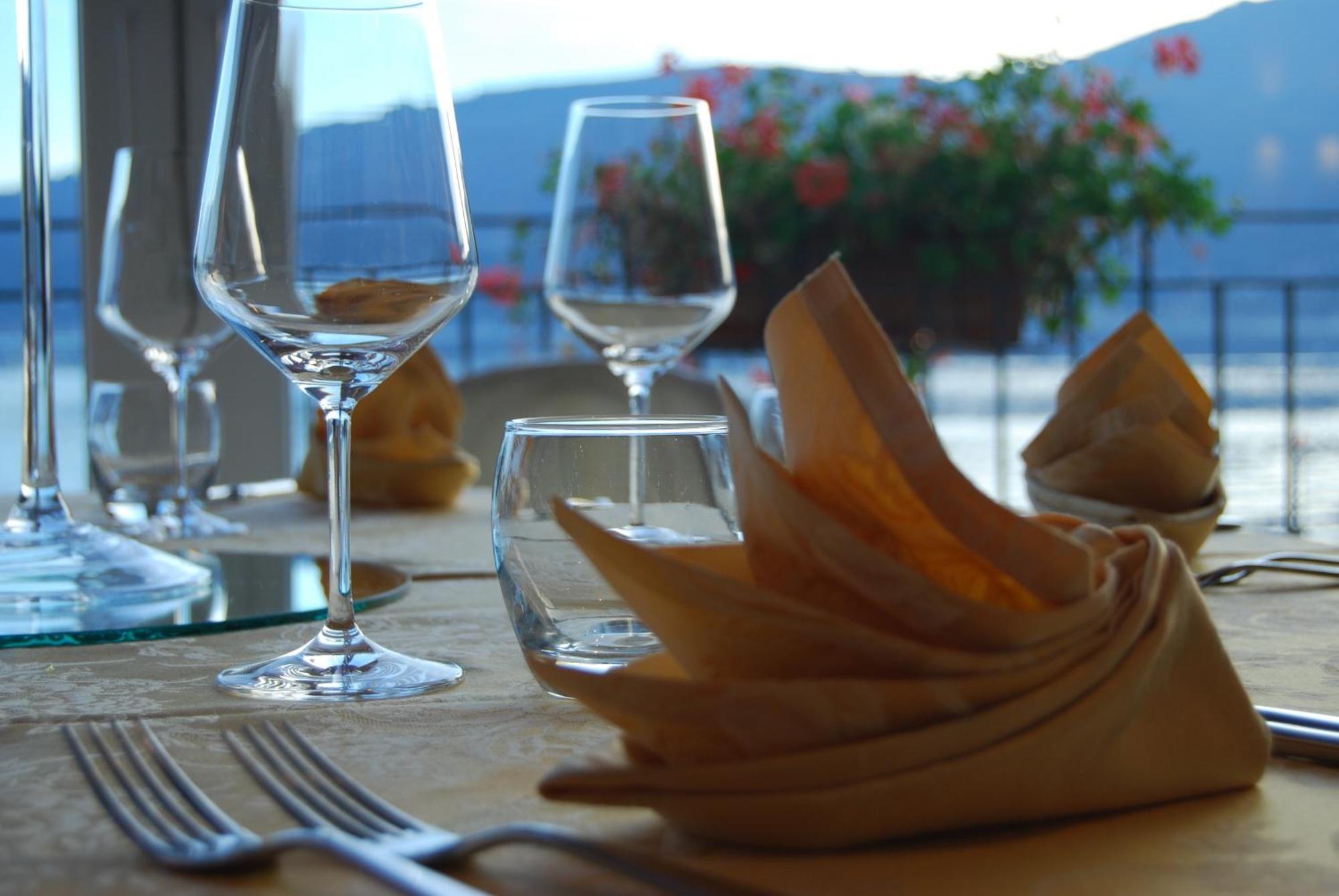 Hotel Beata Giovannina Verbania Bagian luar foto